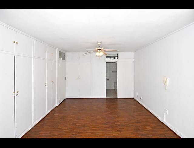 2 BEDROOM TOWNHOUSE FOR SALE IN HYDE PARK